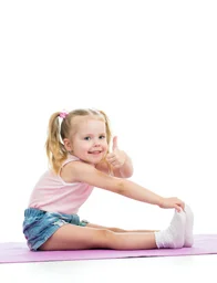 Enfant en posture de yoga